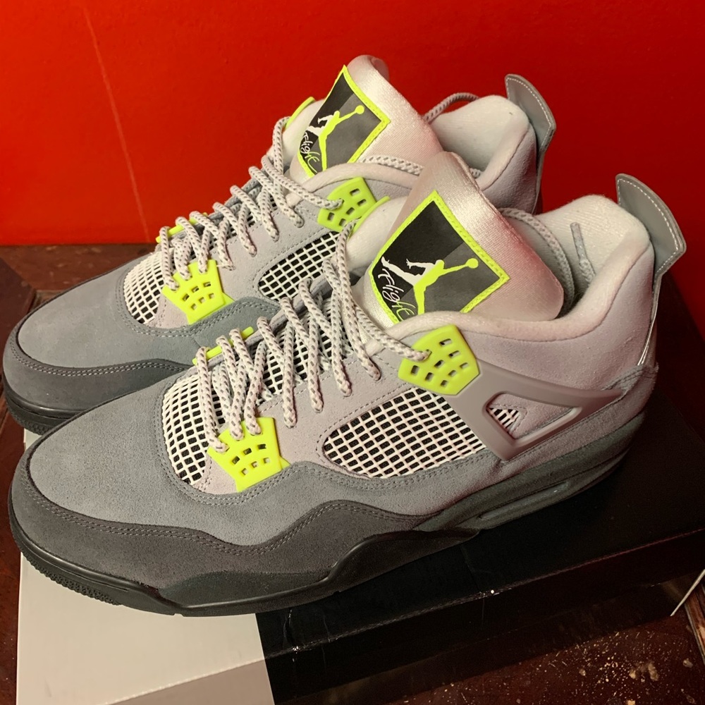 Air Jordan 4 retro “neon”
